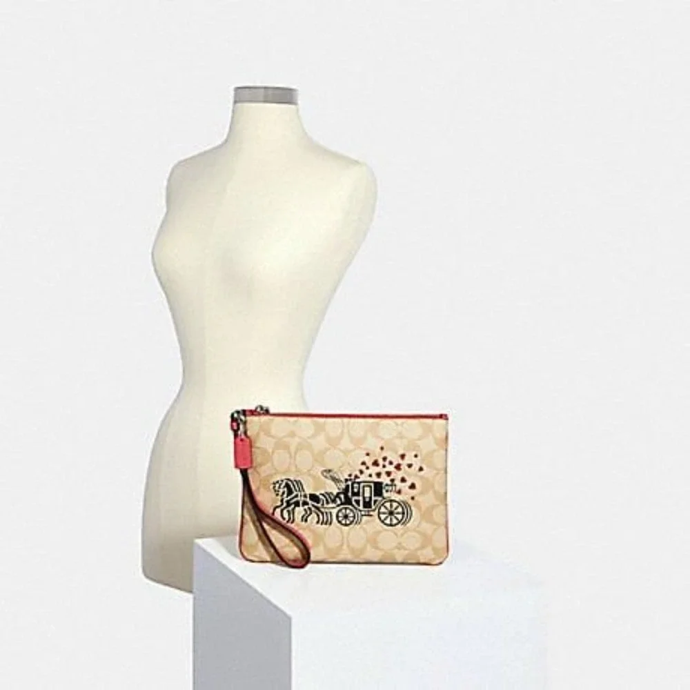 Coach Gallery Pouch In Signature Canvas With Horse And Carriage Hearts Motif NEW